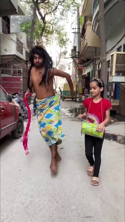 इस आदमी ने सही में मार दिया 