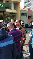 Eduardo Bolsonaro xinga ex-secretário que cobrou ambulância prometida