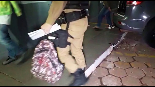 Indivíduos detidos em Guaraniaçu são encaminhados à 15ª SDP em Cascavel; um devia R$ 70 mil de pensão, o outro estava com drogas