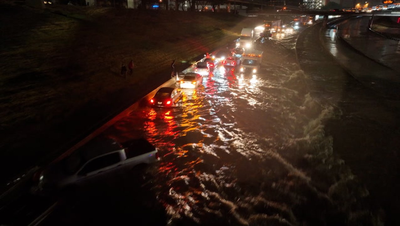 Record rainfall floods Dallas