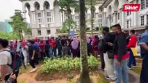 Penyokong Najib penuhi mahkamah