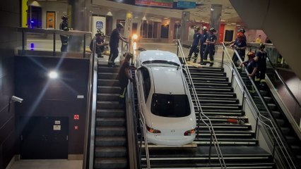 Un conductor queda atrapado con un coche robado en el intercambiador de Plaza Elíptica