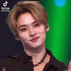 Lee Know dancing
