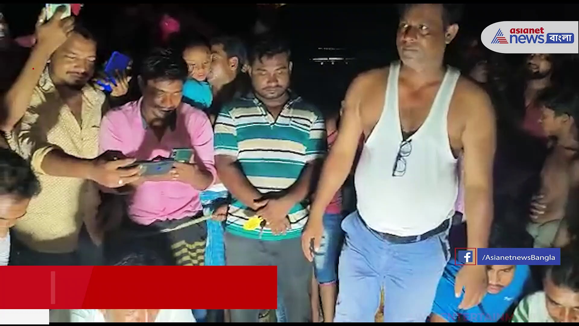 হাবড়ায় উদ্ধার অজগর, ১০-১২ ফুটের অজগর টিকে উদ্ধার করা হয় বাঁশ বাগান থেকে