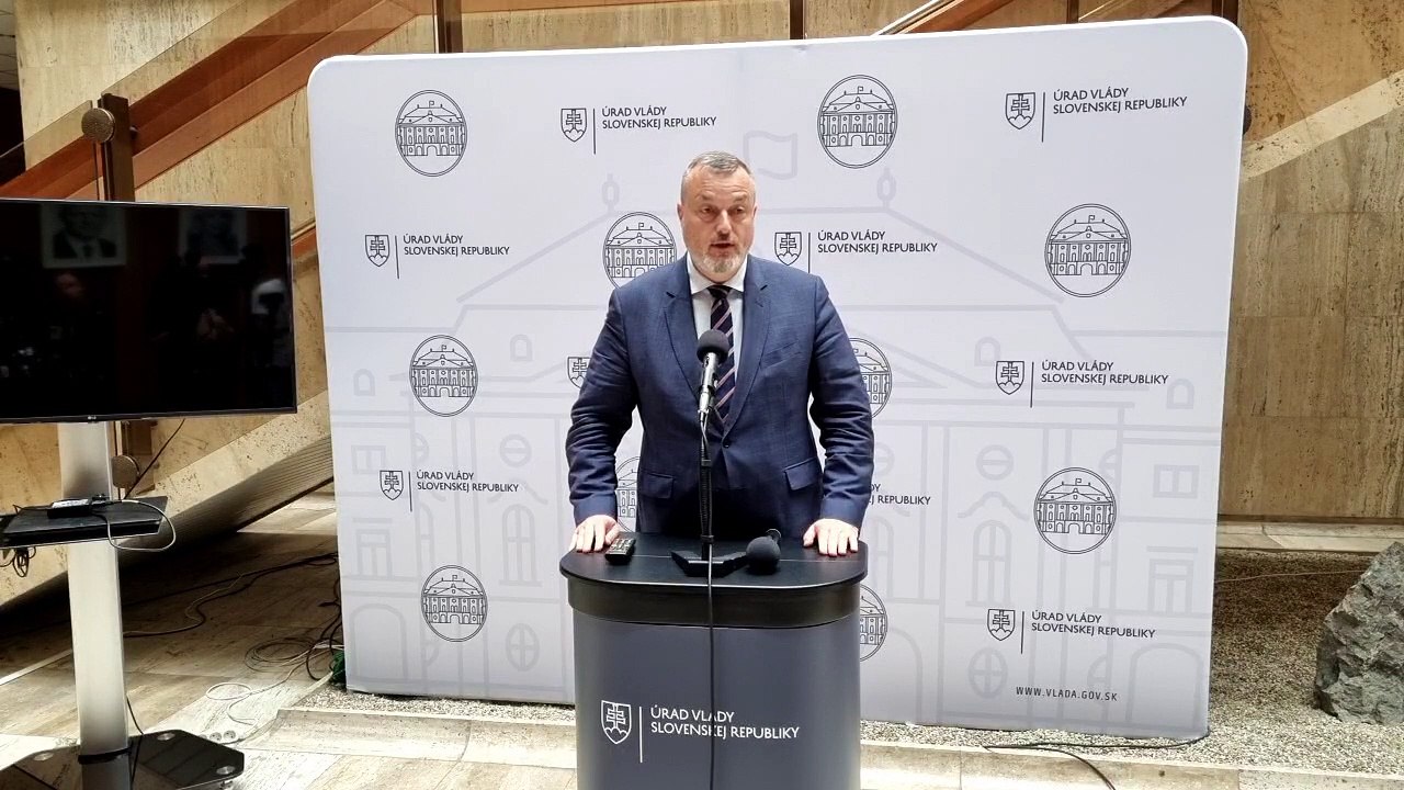 ZÁZNAM: M. Krajniak: Podnikom nechce vláda kompenzovať ceny energií cez tzv. kurzarbeit