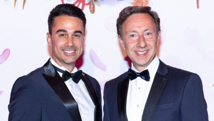 GALA VIDEO - PHOTO - “Le roi de mon coeur” : Stéphane Bern fait une adorable déclaration  à son compagnon Yori