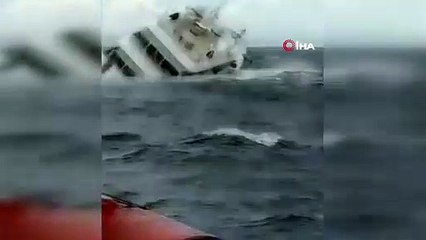 Süper yatın batma anı kamerada! Denizin dibini boyladı