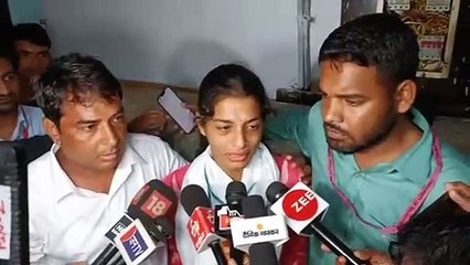 बिना सीएम गहलोत का नाम लिए बहुत कुछ बोल गई मंत्री की बेटी निहारिका