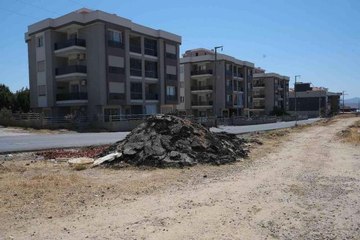 İzmir haberi! Seferihisar'da vatandaştan "yarım yol" tepkisi: "Başka yerlerde ev arıyoruz"