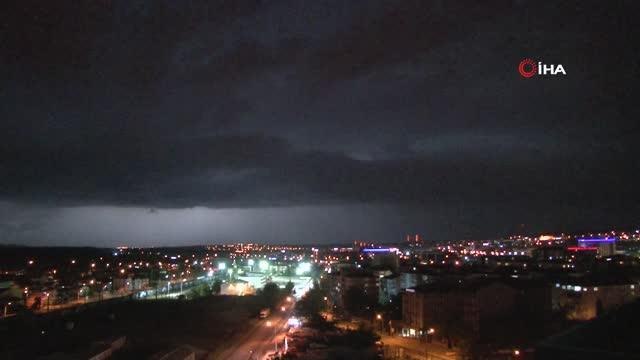 Edirne haberleri | Edirne'de şimşekler gökyüzünü aydınlattı