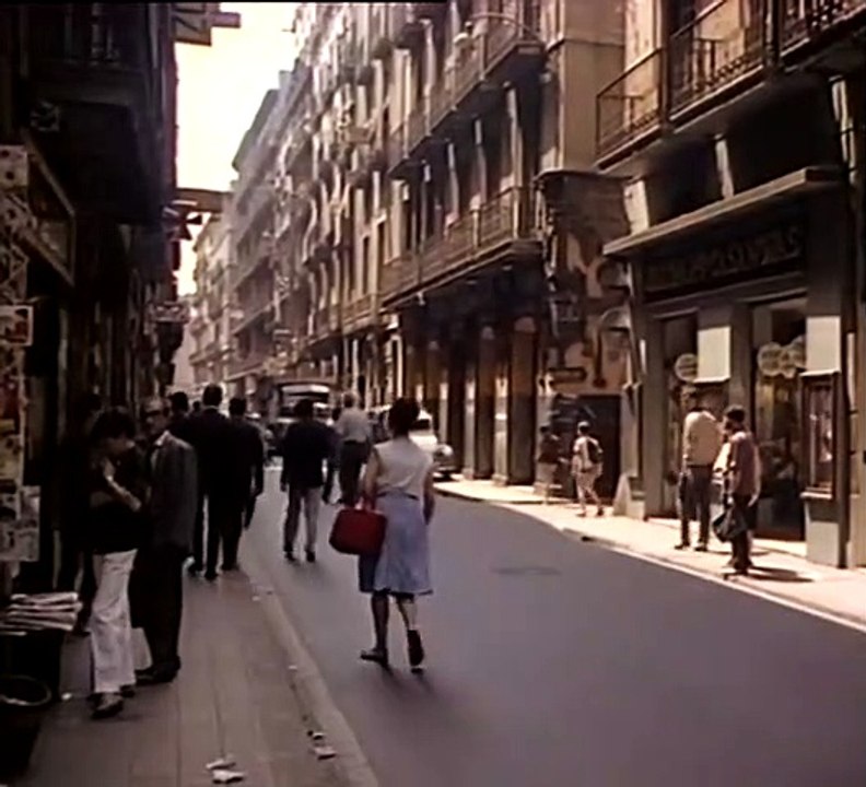 VÍDEO HISTÓRICO | Así era una popular calle del Raval hace 60 años ...