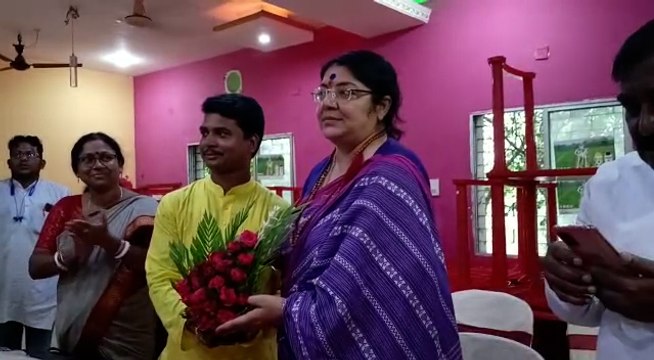 গরু পাচার চলছেই! এতকিছুর মধ্যেও সাহস আর লোভ কমে না: লকেট চট্টোপাধ্যায় | Oneindia Bengali