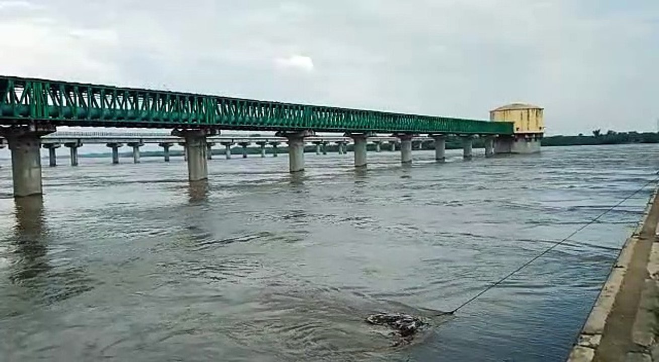 खतरे के निशान से नौ मीटर ऊपर चंबल, सेना ने संभाला मोर्चा, 25 गांव कराए खाली... देखें वीडियो