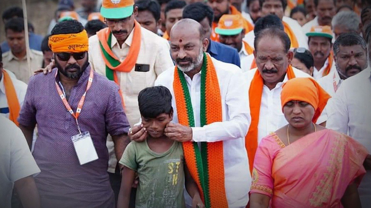 యాత్ర నిలిపివేయాలంటూ బీజేపీకి నోటీసులు జారీ చేసిన జనగామ జిల్లా కమిషనరేట్