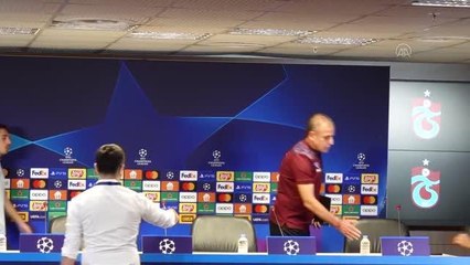 Abdullah Avcı ve futbolcu Abdülkadir Ömür, basın toplantısı düzenledi (3)