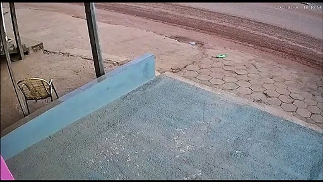 Ce papa va avoir un réflexe incroyable pour sauver son bébé