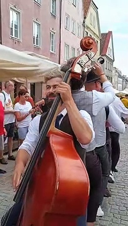 Vélo orchestre... 4 sur un vélo pour un résultat incroyable