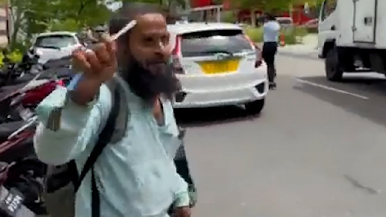 Maldives Environment Minister Ali Solih stabbed near Male , video goes viral | Bharat Ki Baat ( 23.8.2022)