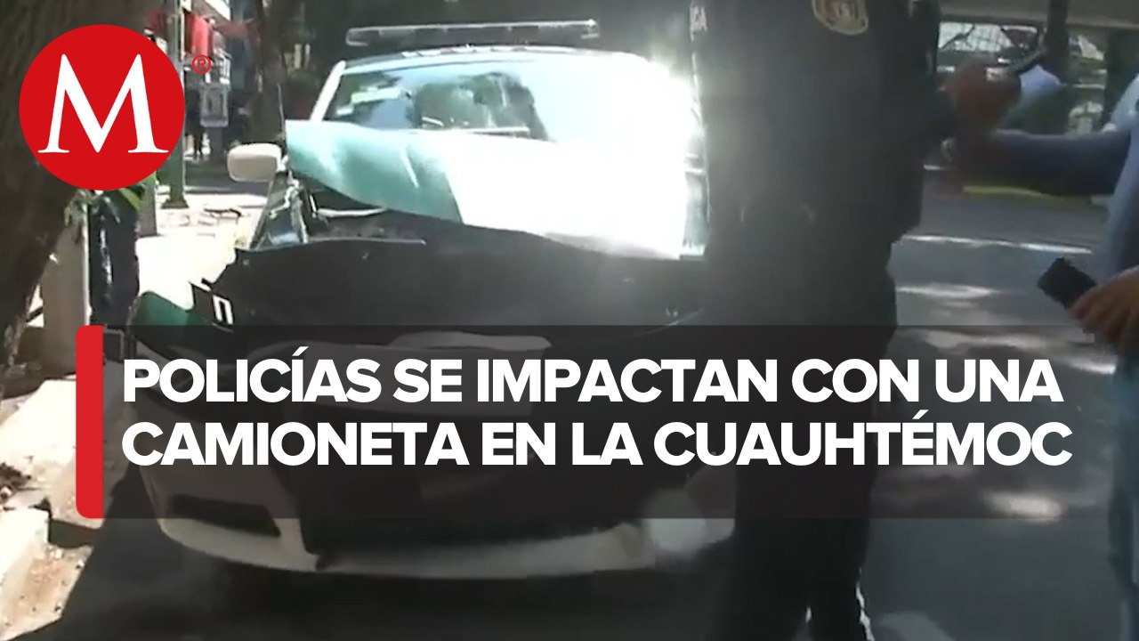 Patrulla impacta a auto particular en CdMx