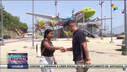 Familiares de tripulación de avión secuestrado en Argentina expresan incertidumbre