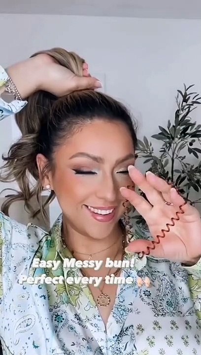 Messy bun tutorial via @karlakazemi