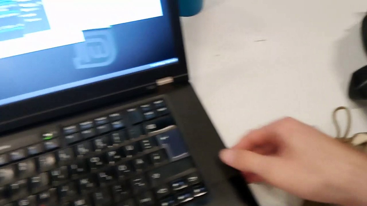 Can a computer run without live boot disc?