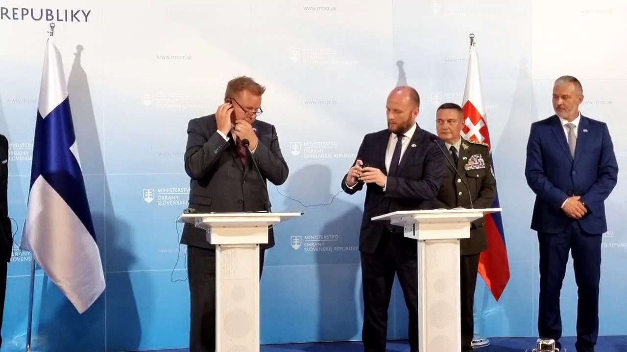 ZÁZNAM: SR uzavrela s Fínskom dohodu na nákup BOV 8x8 za 447 miliónov eur