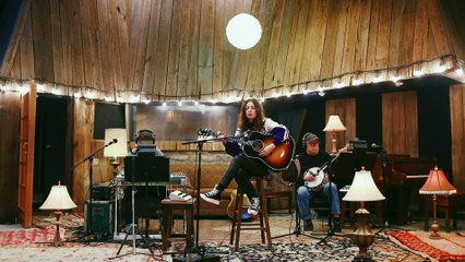 Adé chante "Tout savoir" en live à Nashville