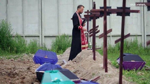 Fosas comunes de Bucha | Ucrania recopila más de 29 000 casos de crímenes de guerra