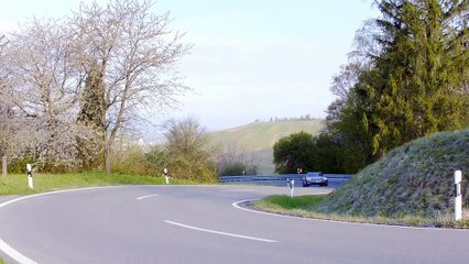 La sportive électrique Porsche Taycan Cross Turismo embarque un hayon grand format