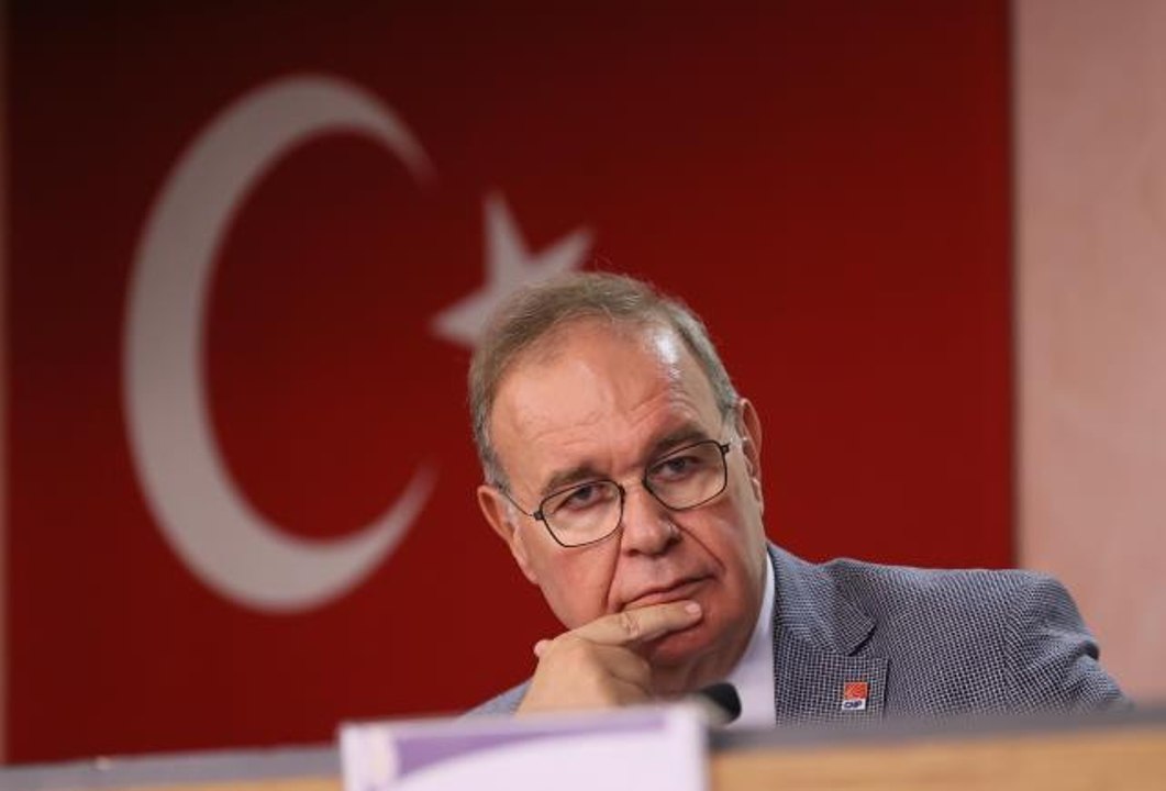 İzmir haberleri | CHP Ekonomi Masası heyeti, İzmir'de esnaf odaları başkanlarıyla bir araya geldi