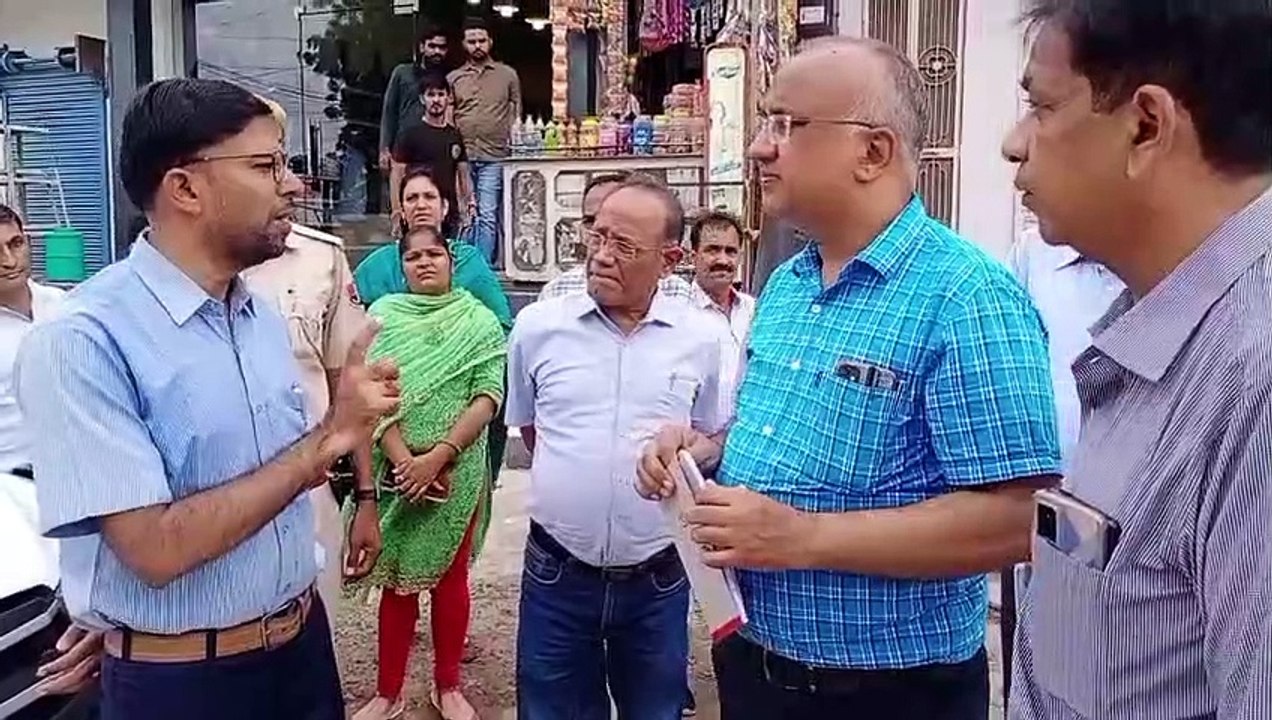 जिला कलक्टर ने पीडब्ल्यूडी, यूआईटी, निगम और आरयूआईडीपी के अधिकारियों के साथ किया सिटी राउंड
