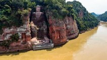 Kuraklık yüzünden su seviyesi düşünce 90 yılda inşa edilen Buda heykeli görünür hale geldi