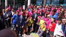 Draghi lascia il Meeting Rimini tra selfie e foto con volontari
