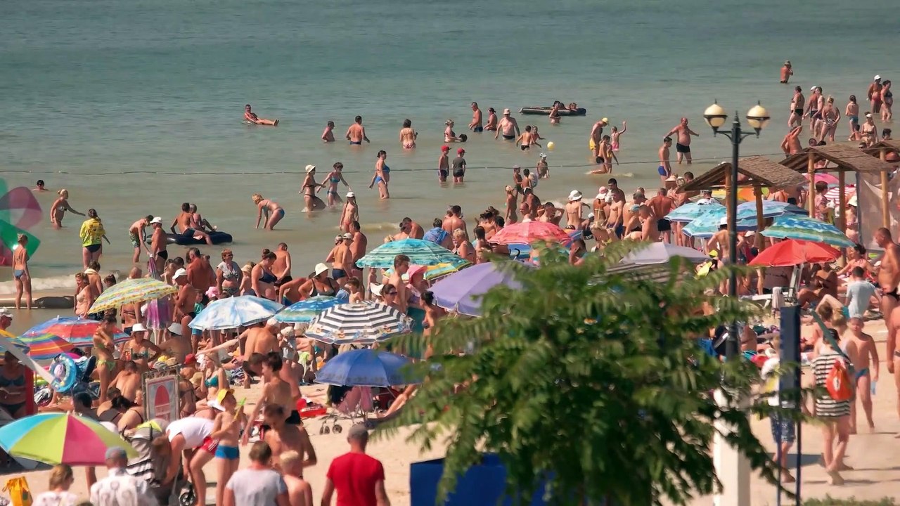 Cutting holiday cost: Holiday money saving tips and cheapest destinations