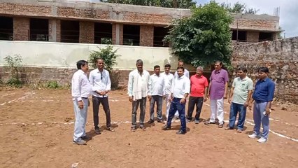 खेत में खड़ी फसल उजाड़ दी, ताकि होनहार दिखा सकें जलवा