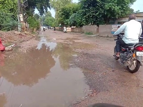 SriGanganagar जर्जर सड़कों के दर्द से तड़प रहा हमारा इलाका