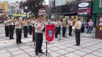 Askeri bando Zafer Bayramı konseri verdi