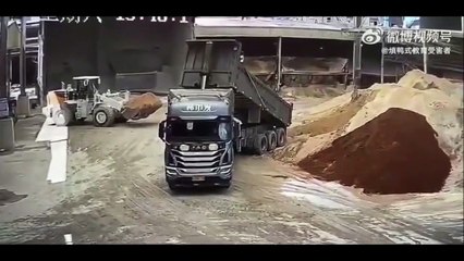 Quand le vérin d'un camion lache... ça fait peur