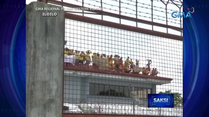 Mahigit 100 PDL, nagprotesta sa bubong ng jail facility dahil sa umano'y gutom; jail warden, ni-relieve sa puwesto | Saksi