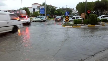 Sağanak yağış etkili oldu, yollar su birikintileriyle doldu