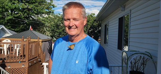 Premier envol d'un papillon monarque