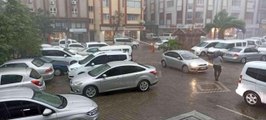 İzmir 3. sayfa: Sağanak yağış nedeniyle İzmir-Çanakkale karayolunda su baskınları yaşandı