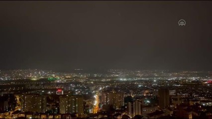Aydın haberi... Yağmurla birlikte çakan şimşekler, gökyüzünü aydınlattı