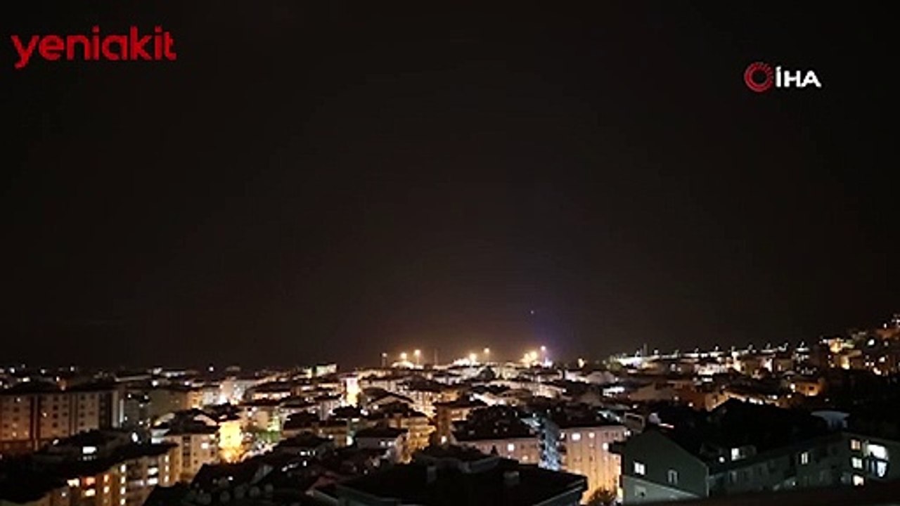 Marmara Denizi’ni şimşekler aydınlattı