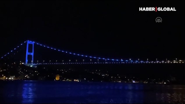 FSM Köprüsü Ukrayna bayrağının renklerine büründü