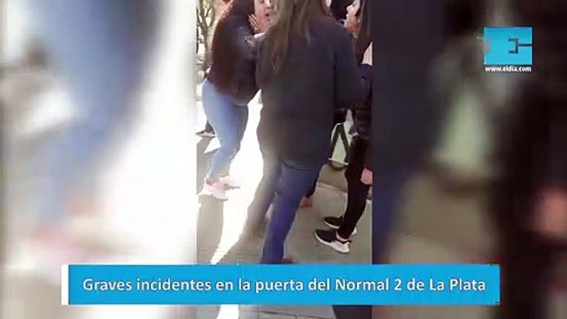 Graves incidentes en la puerta del Normal 2 de La Plata