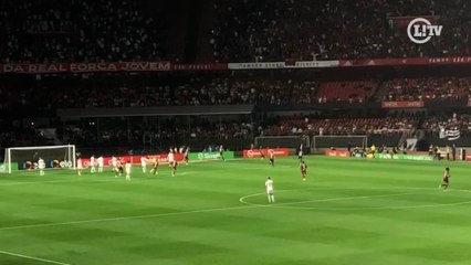 Flamengo sai na frente com gol de João Gomes no Morumbi