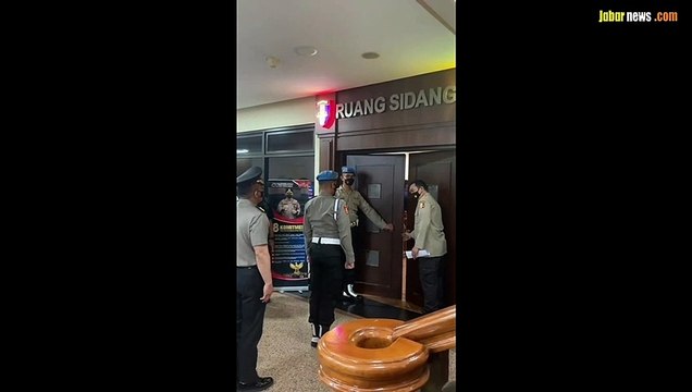 Mabes Polri memastikan mantan Kadiv Propam Irjen Ferdy Sambo dipastikan dalam kondisi sehat. Dengan begitu, perwira tinggi Polri dengan pangkat bintang dua tersebut bisa dihadirkan dalam sidang kode etik