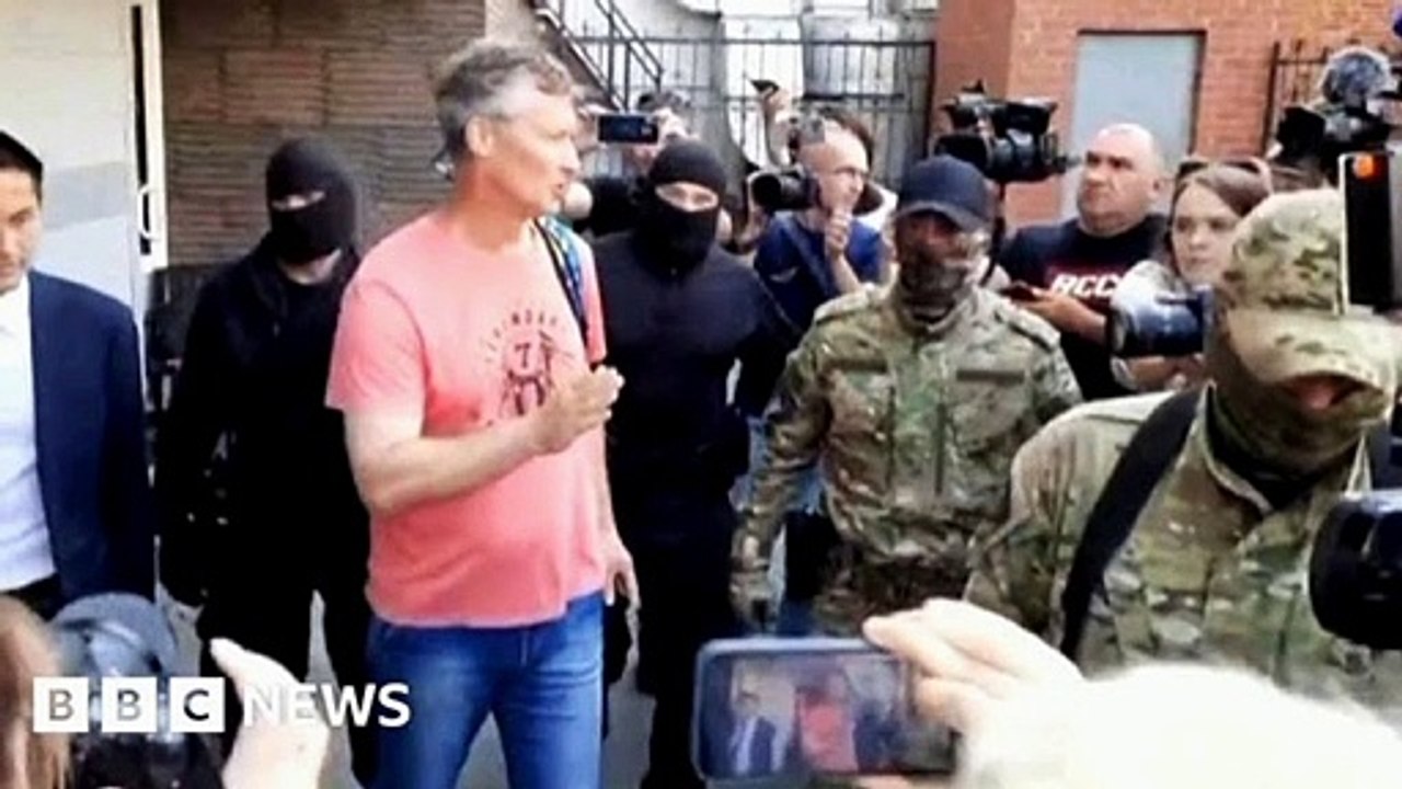 Russia detains opposition leader over criticism of war in Ukraine